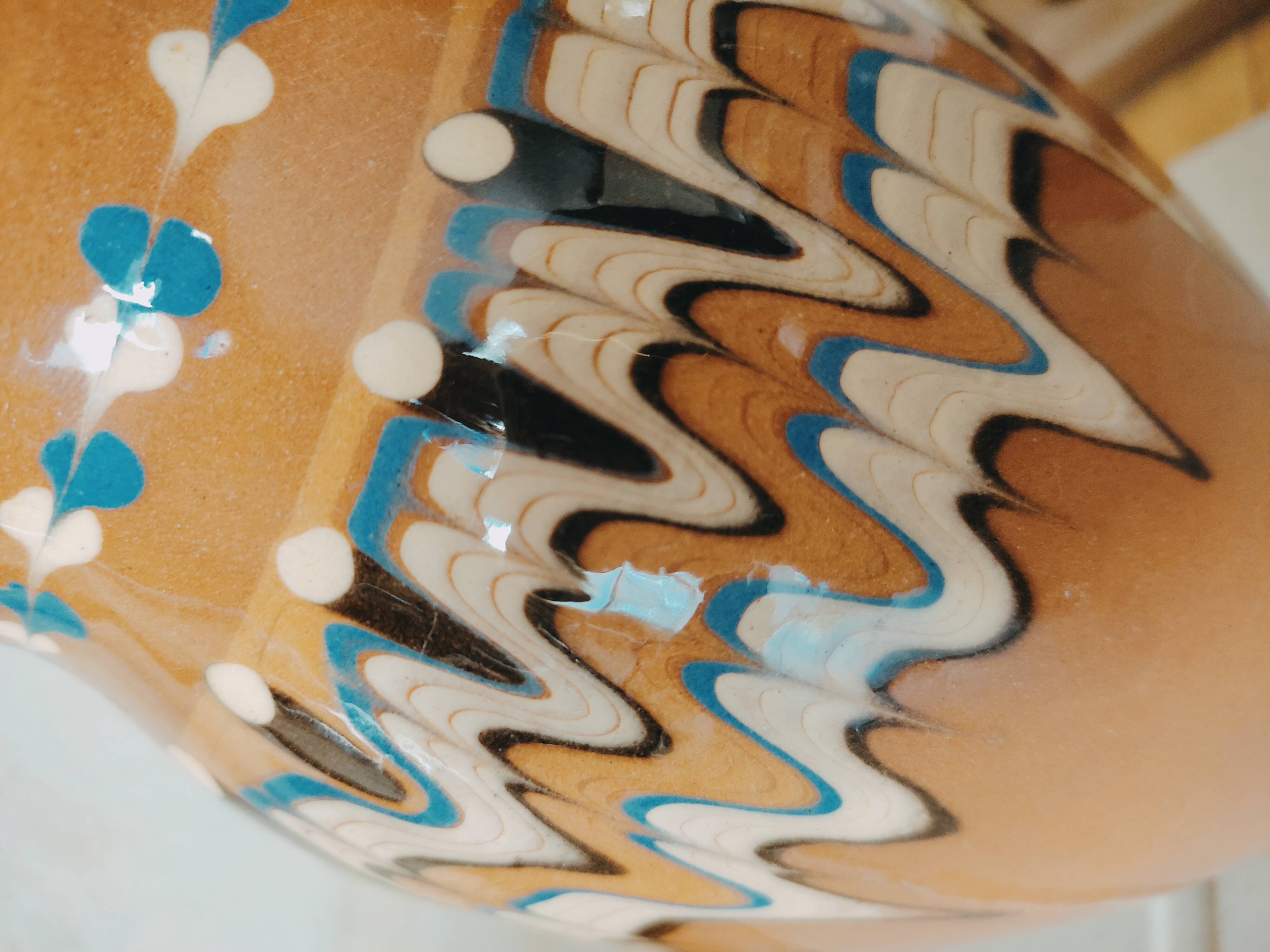 Vase bulgare en terre mêlée