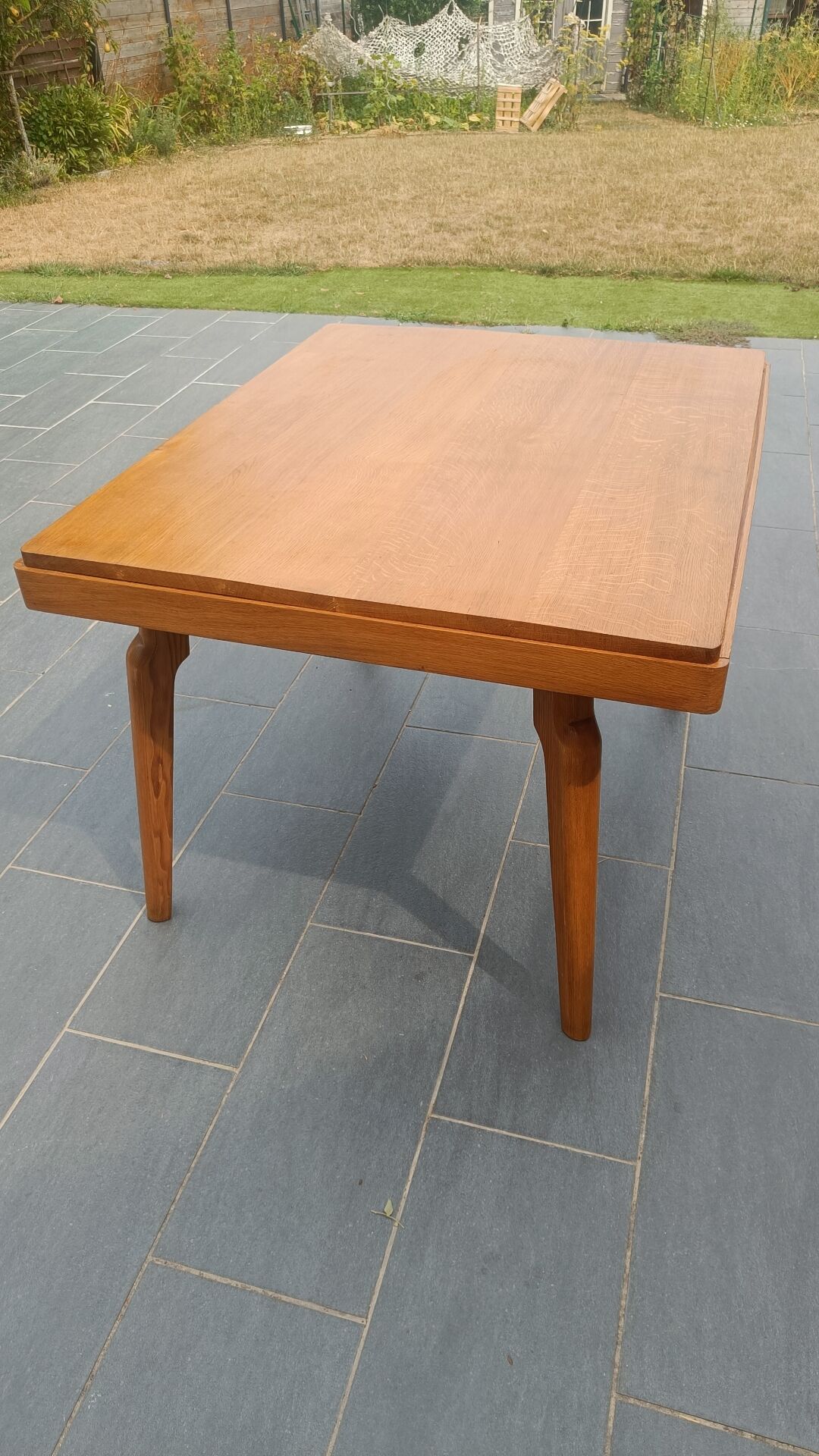 Table scandinave en chêne – 110 × 90 cm
