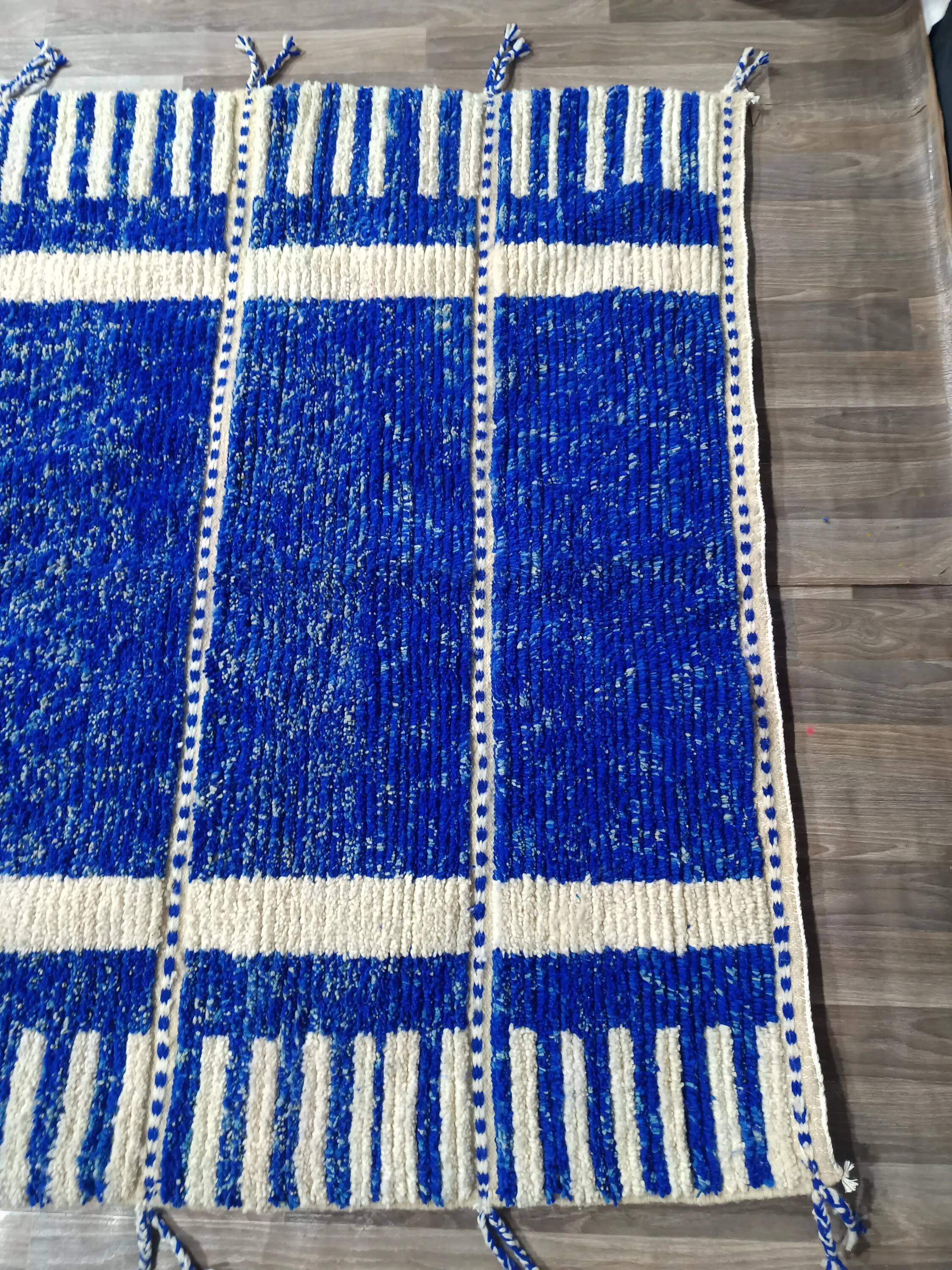 Handmade traditional carpet 250cm x 150cm Moroccan