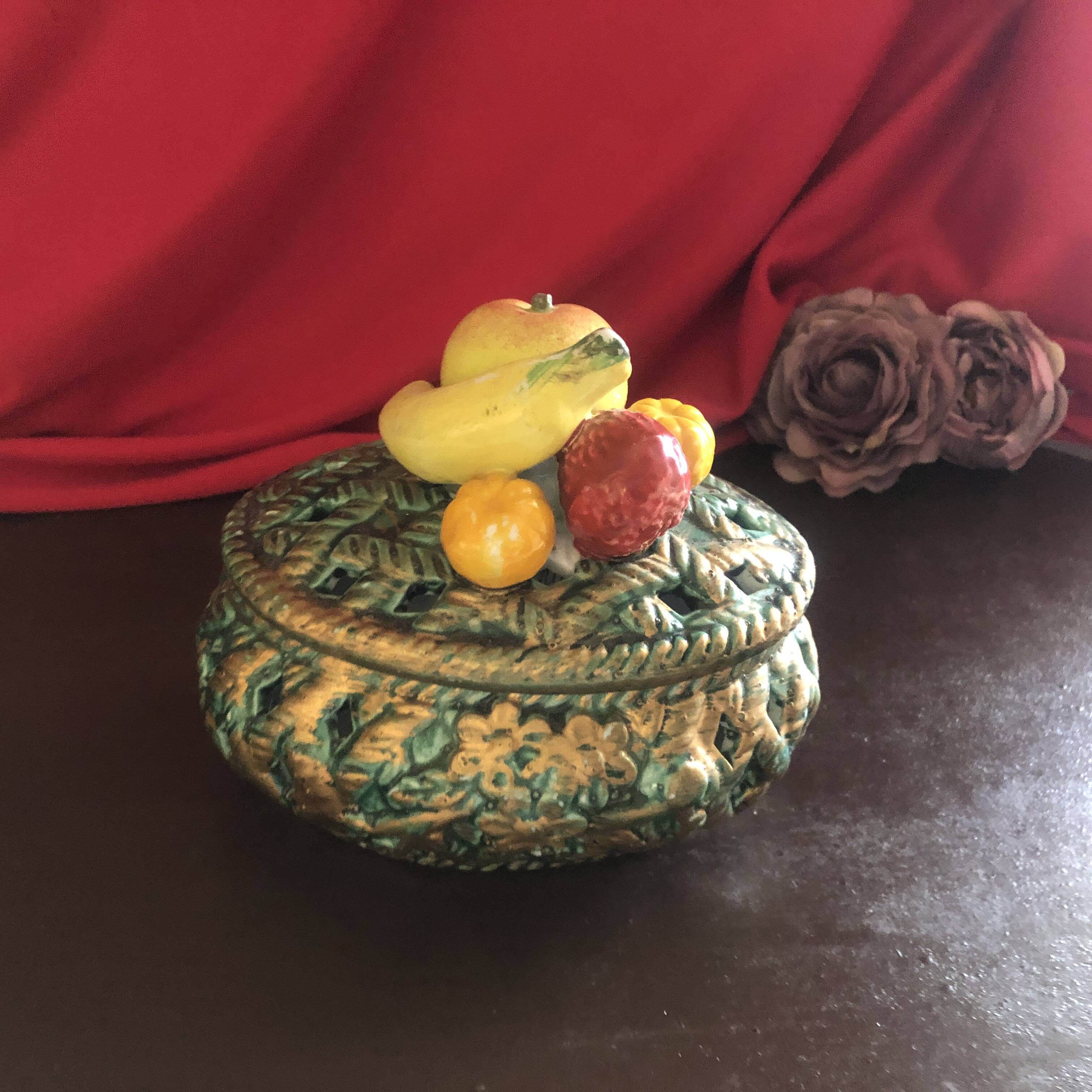 Openwork earthenware candy box with fruit slip