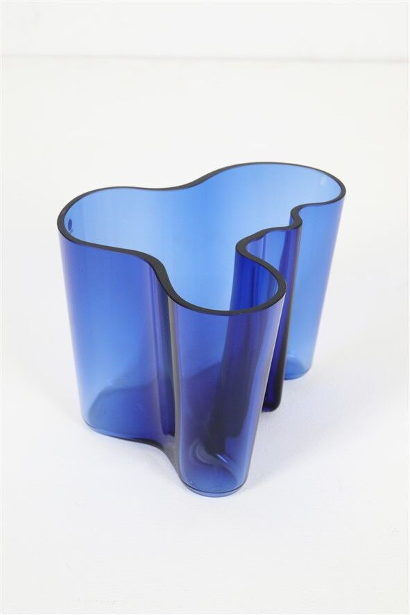 Big Iittala / Alvar Aalto “3030” / “Savoy” vase / cobalt blue / mid-century modern design