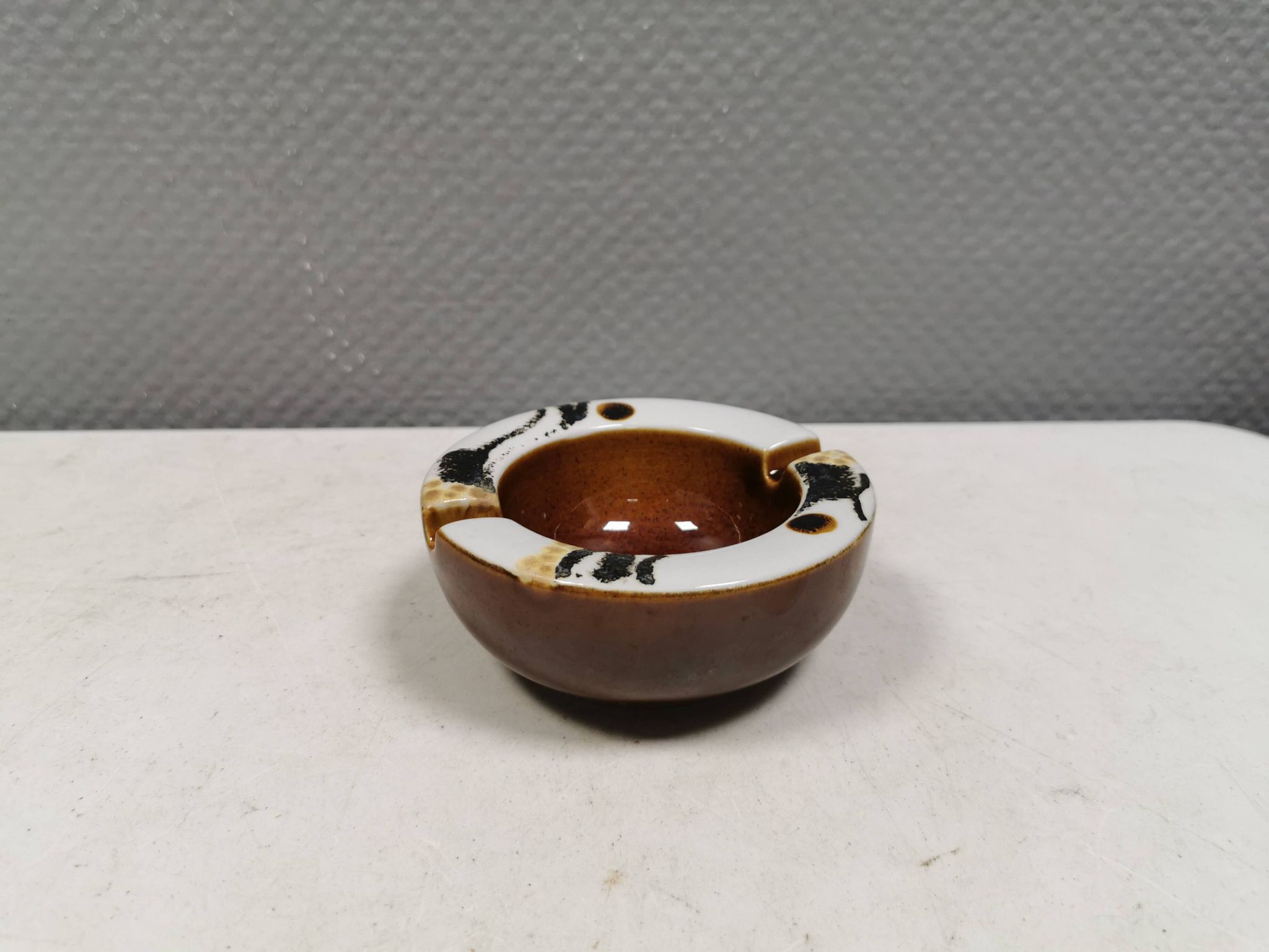 Mid-century ceramic ashtray, by Ellen Malmer for Royal Copenhagen, 1960s.