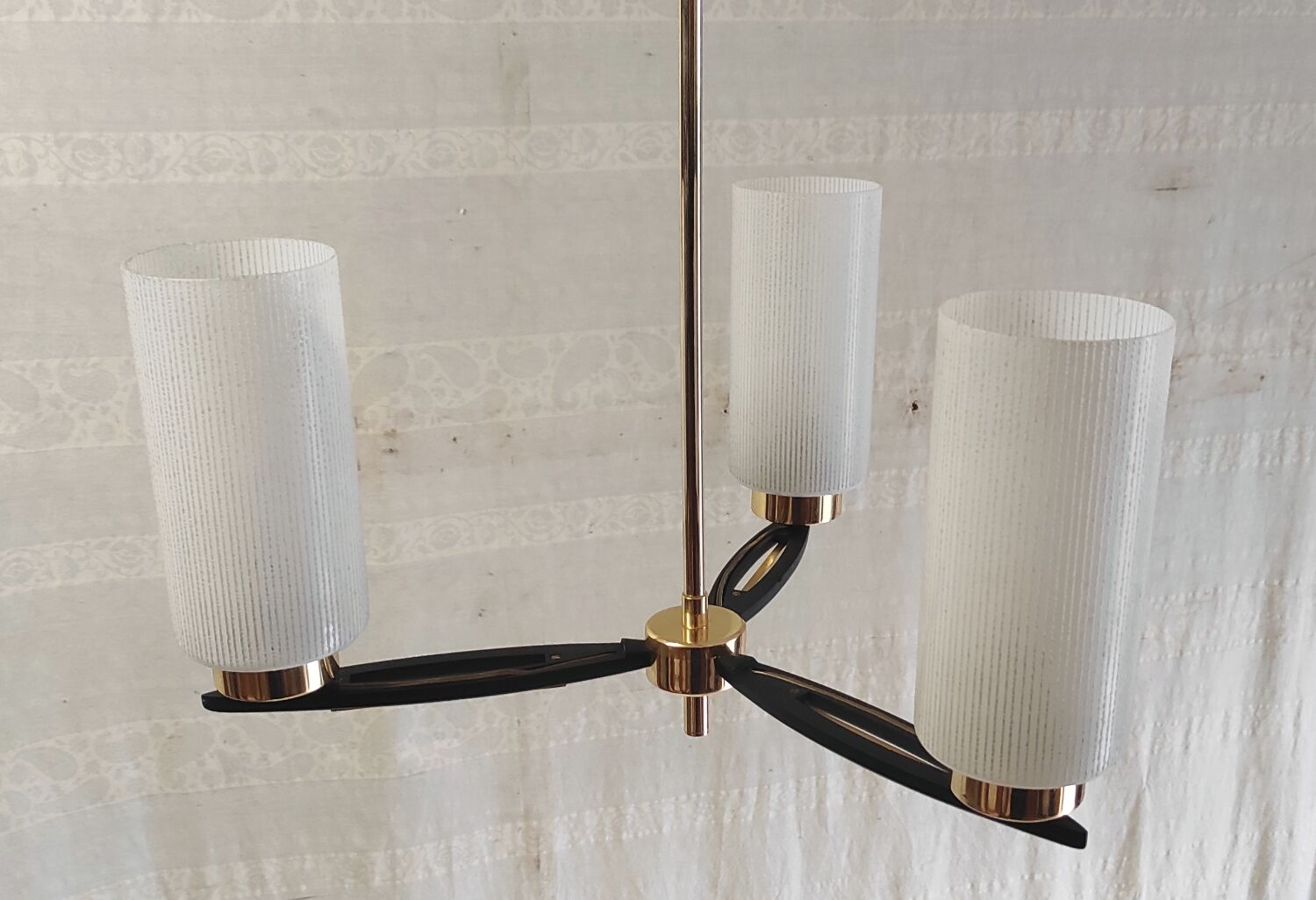 Modernist chandelier with 3 lights in metal, brass, and opaline globe - 1950s