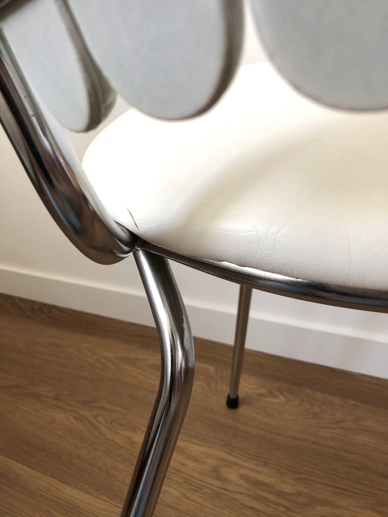 Lot of 4 petal chairs