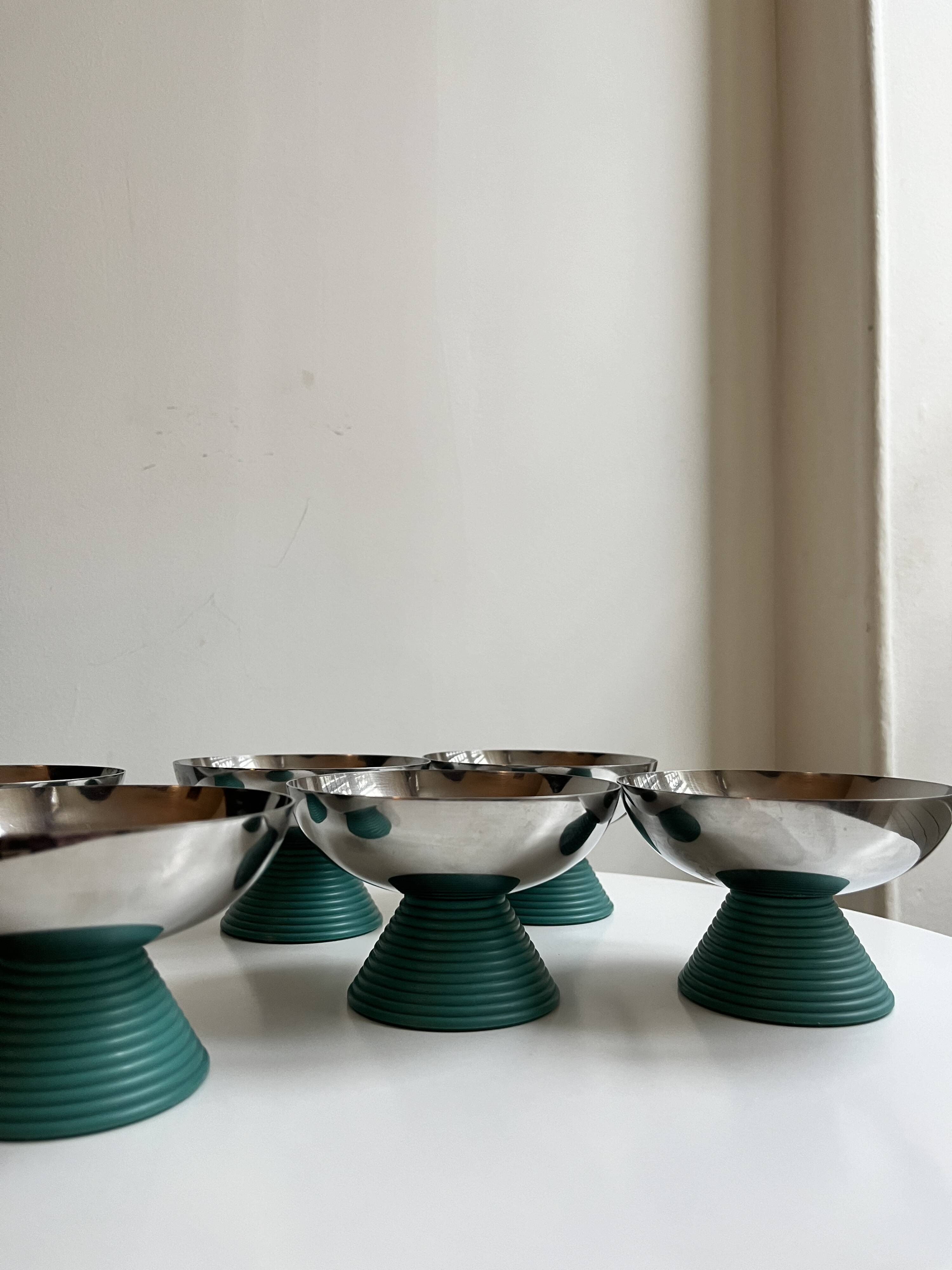 set of 6 ice cream cups in chrome metal and green plastic feet, design 1970