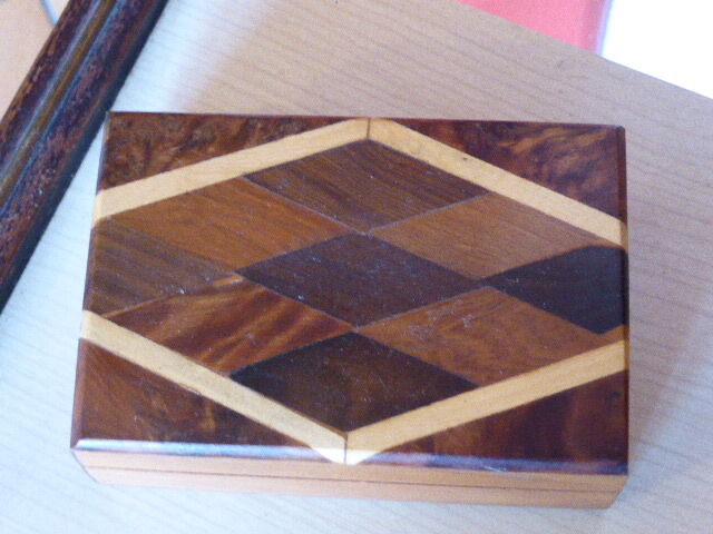 Nice vintage marquetry wooden box, geometry effect