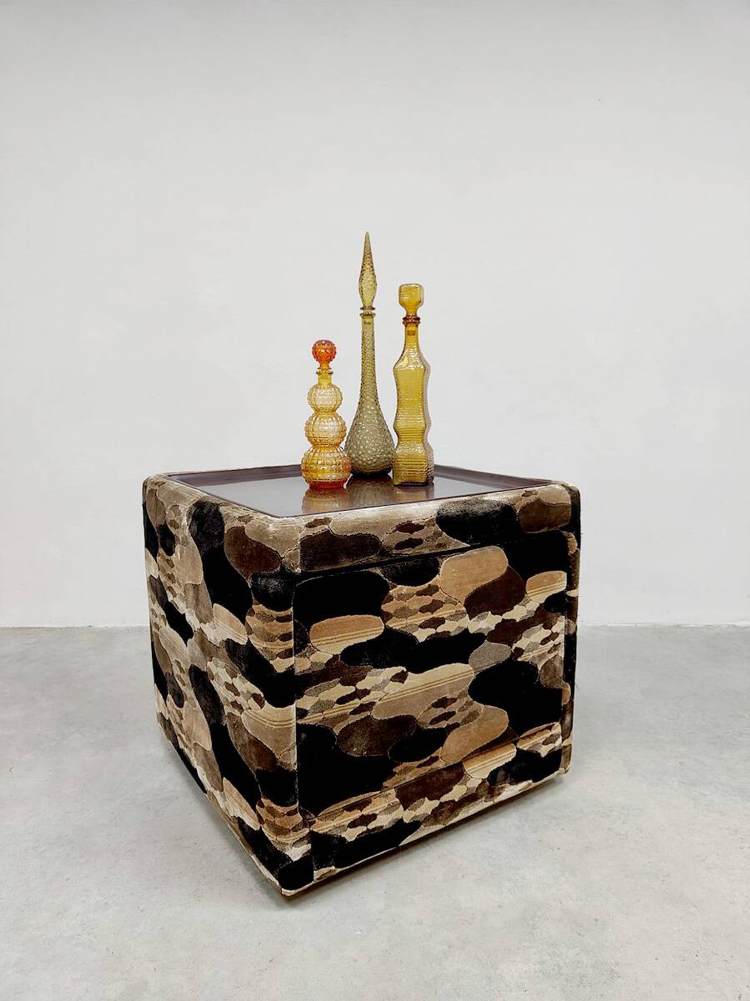 Table de chevet de table d'armoire de boîte de camouflage vintage