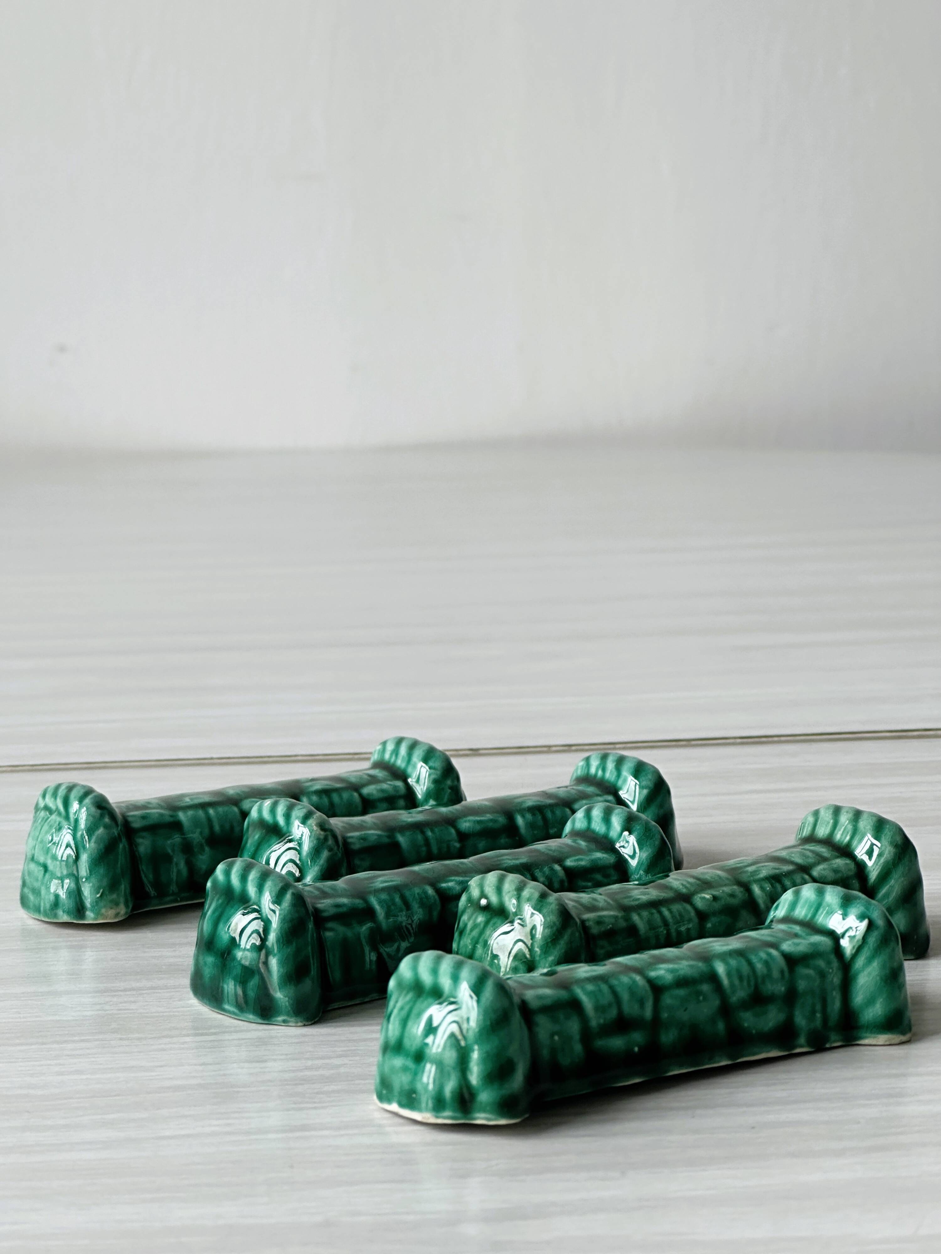 5 green ceramic knife holders with bamboo effect