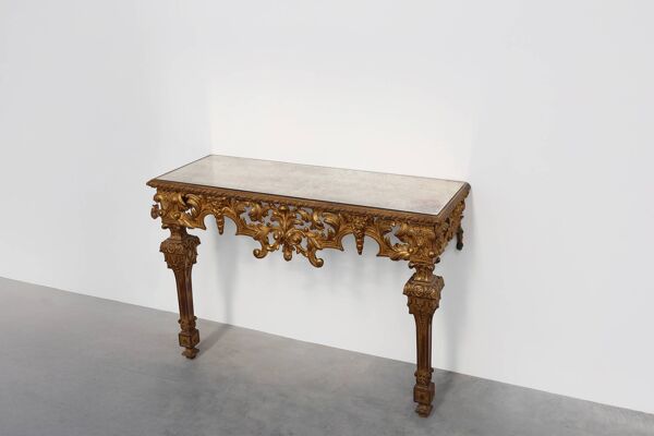 Console murale dorée et sculptée de style baroque italien du XXe siècle