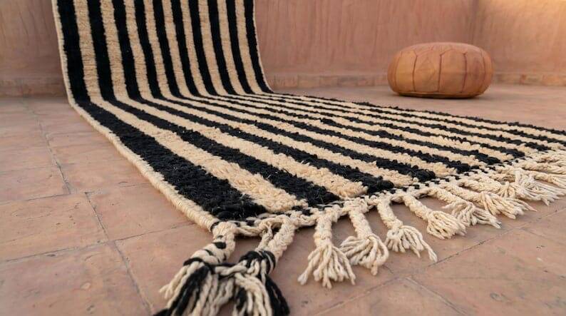 Handmade traditional Beni Ouarain carpet, white and black, 75/300.