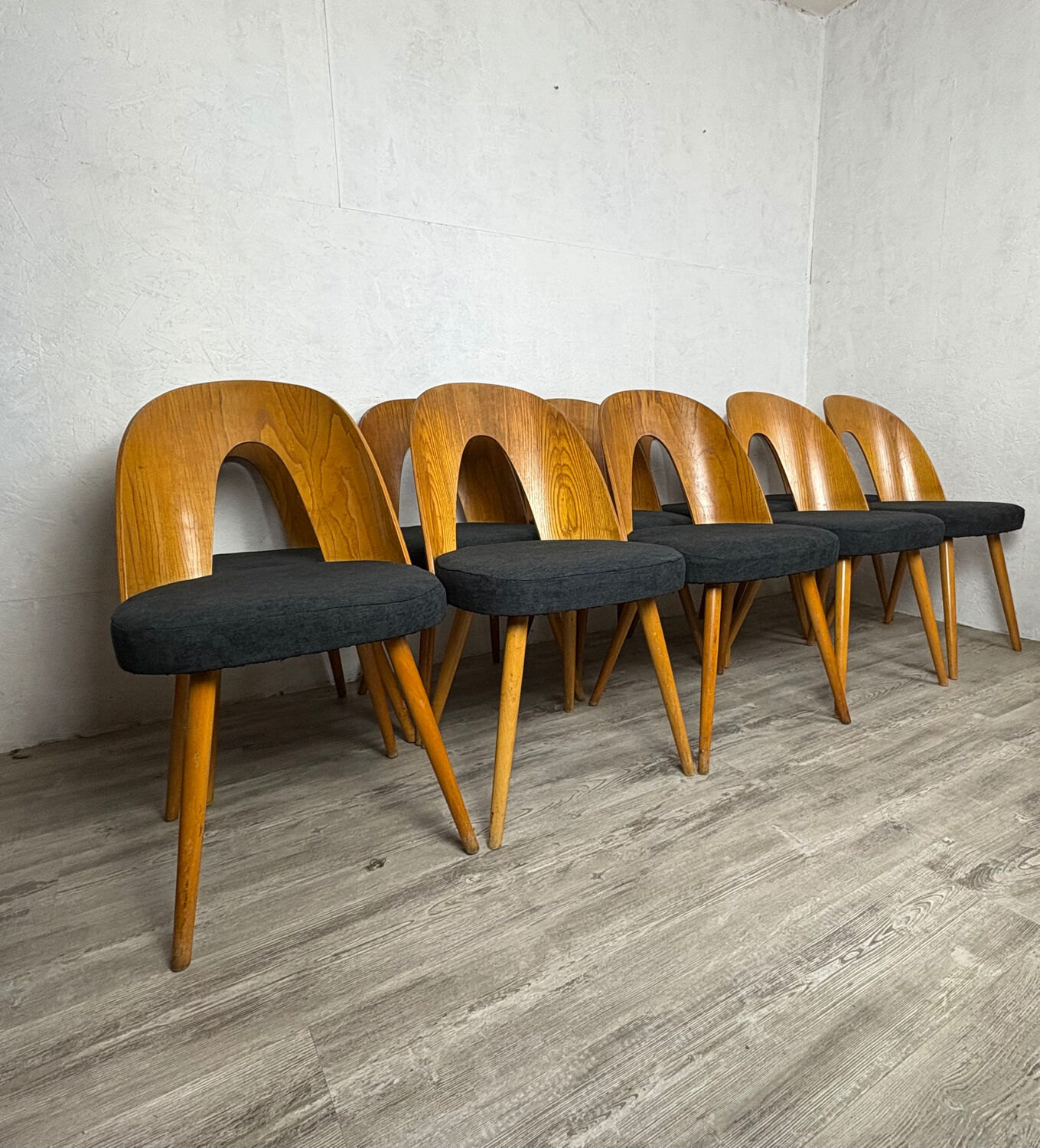 10 Antonin Suman chairs