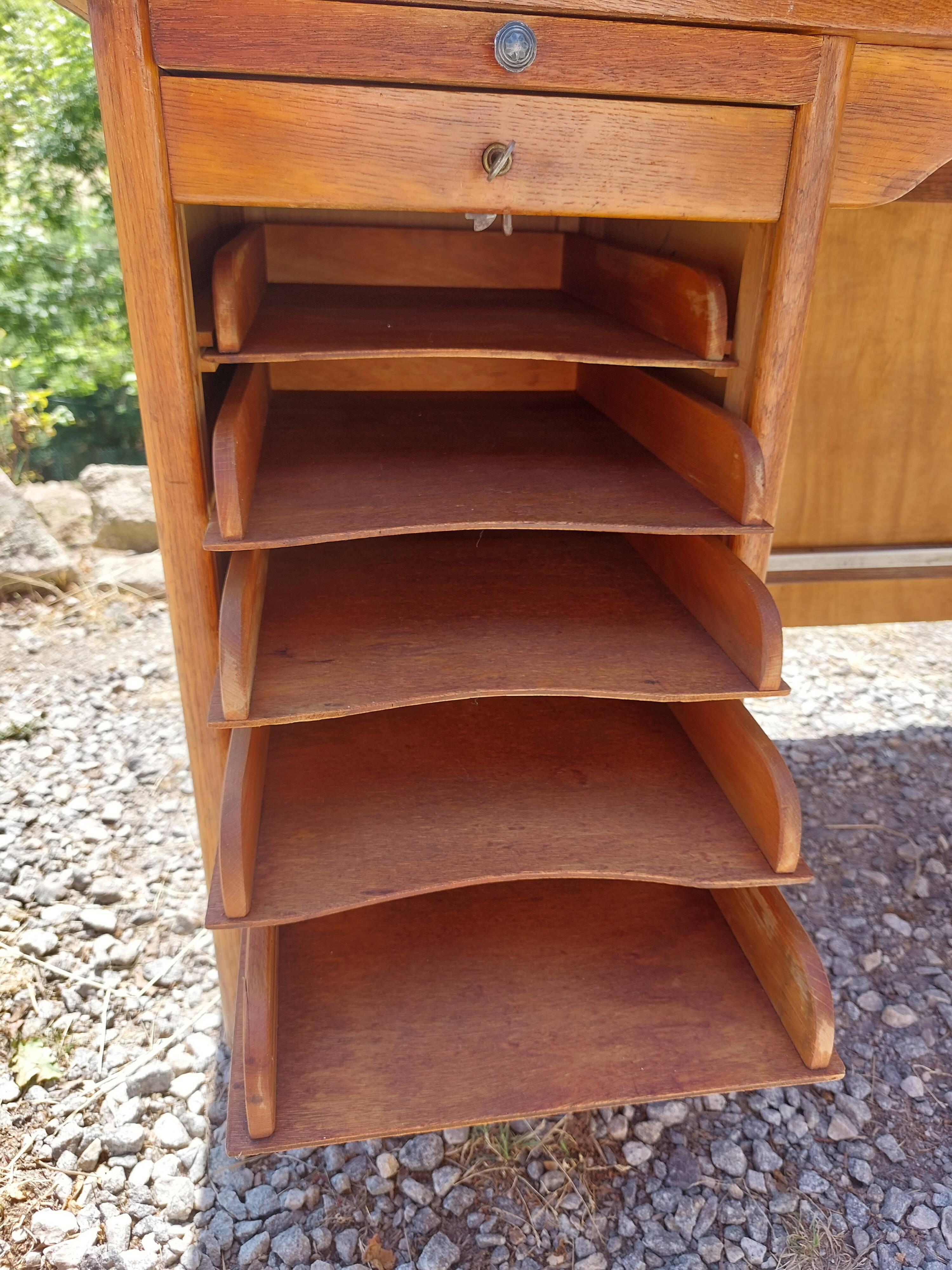 Desk with curtain binder