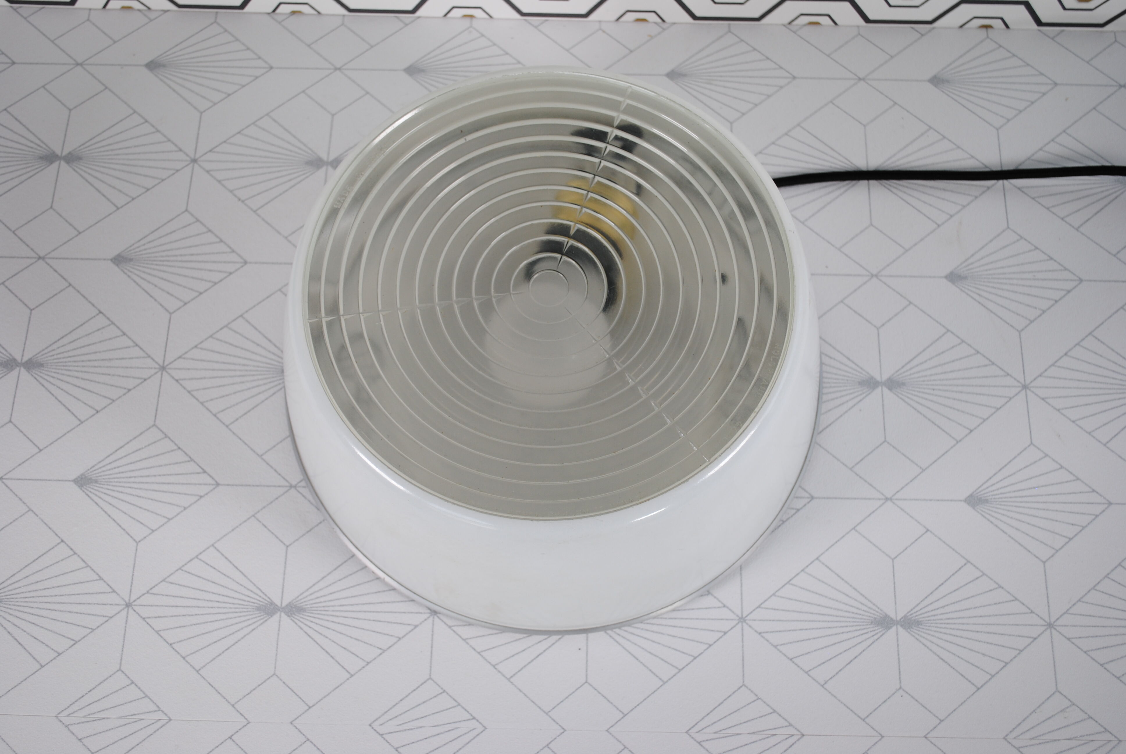 Plafonnier applies Holophane