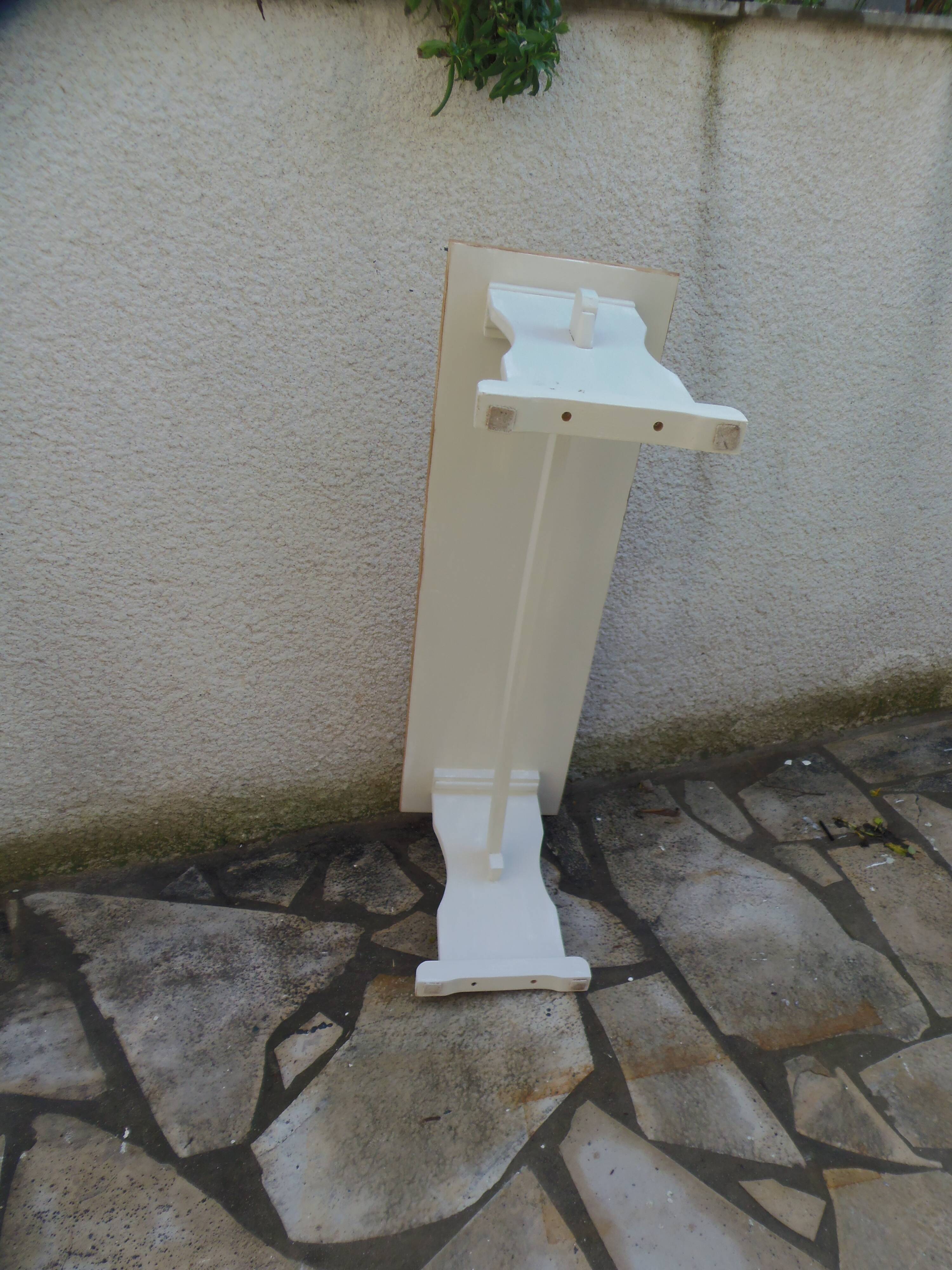 Re-enchanted bench in beige finish, with a waxed wood seat.