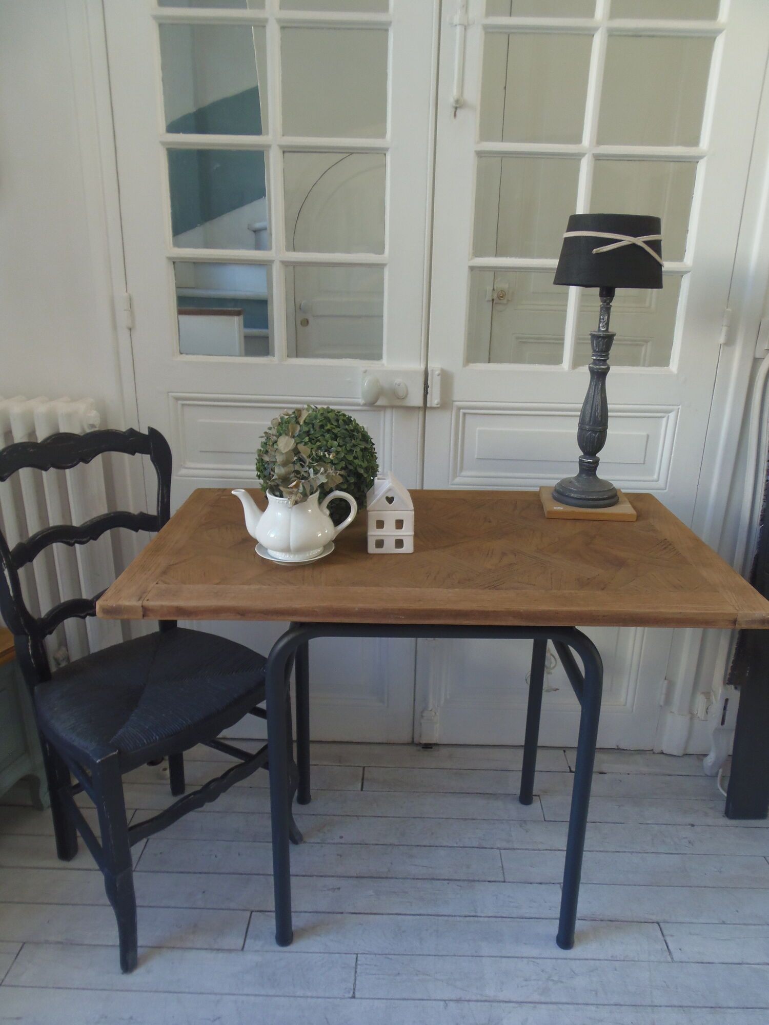 Table, tubular pedestal metal gray slate, oak tray marked