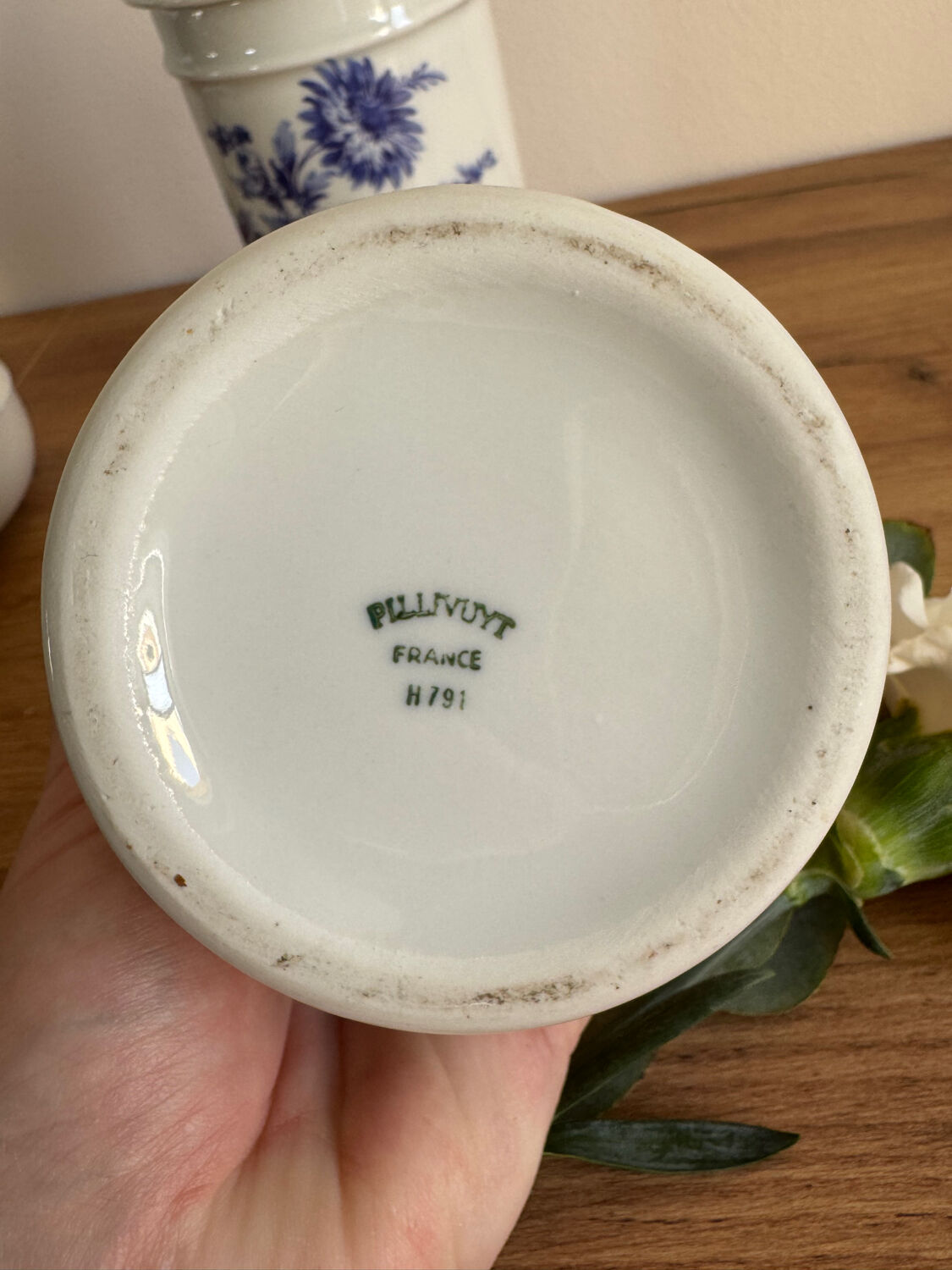 Lot of two porcelain boxes