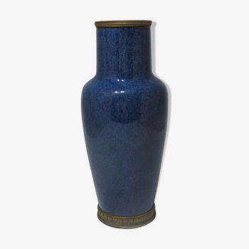 Vase en porcelaine bleu poudré