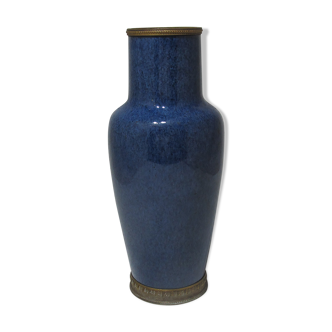 Vase en porcelaine bleu poudré