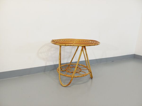 Table basse ronde avec plateau porte-revue en rotin vintage des années 60