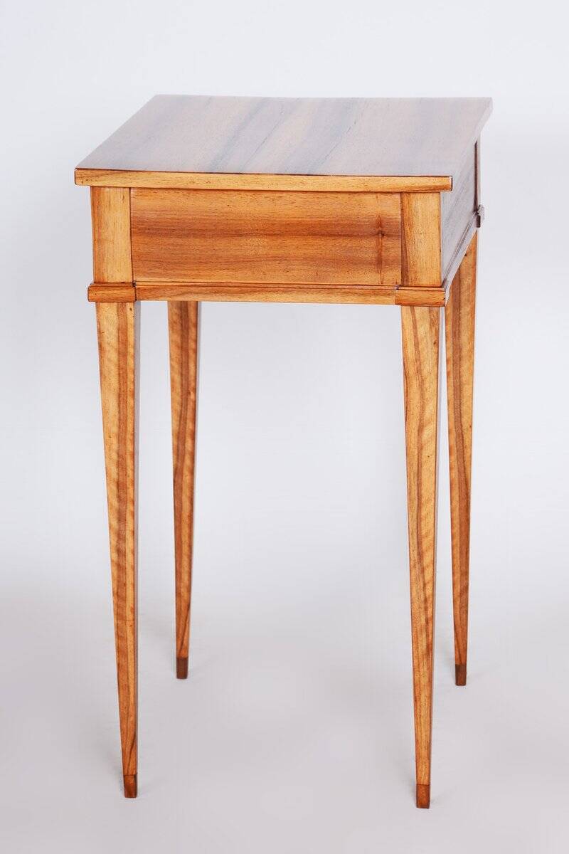 Table d'appoint Biedermeier en noyer, années 1820