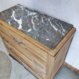 Chest of drawers in wooden foot mustache