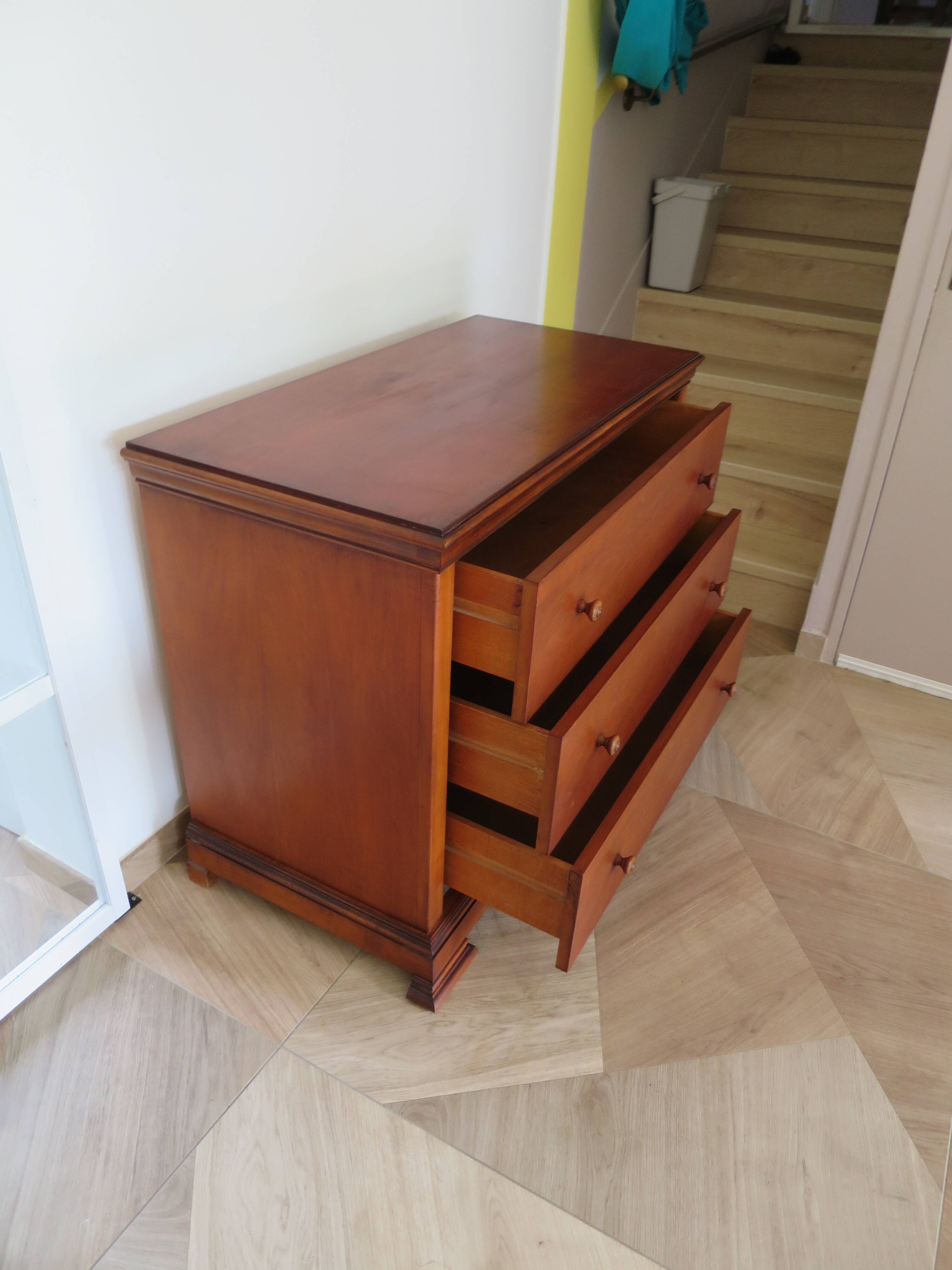 Elegant cherry wood chest of drawers – 3 drawers – 80s