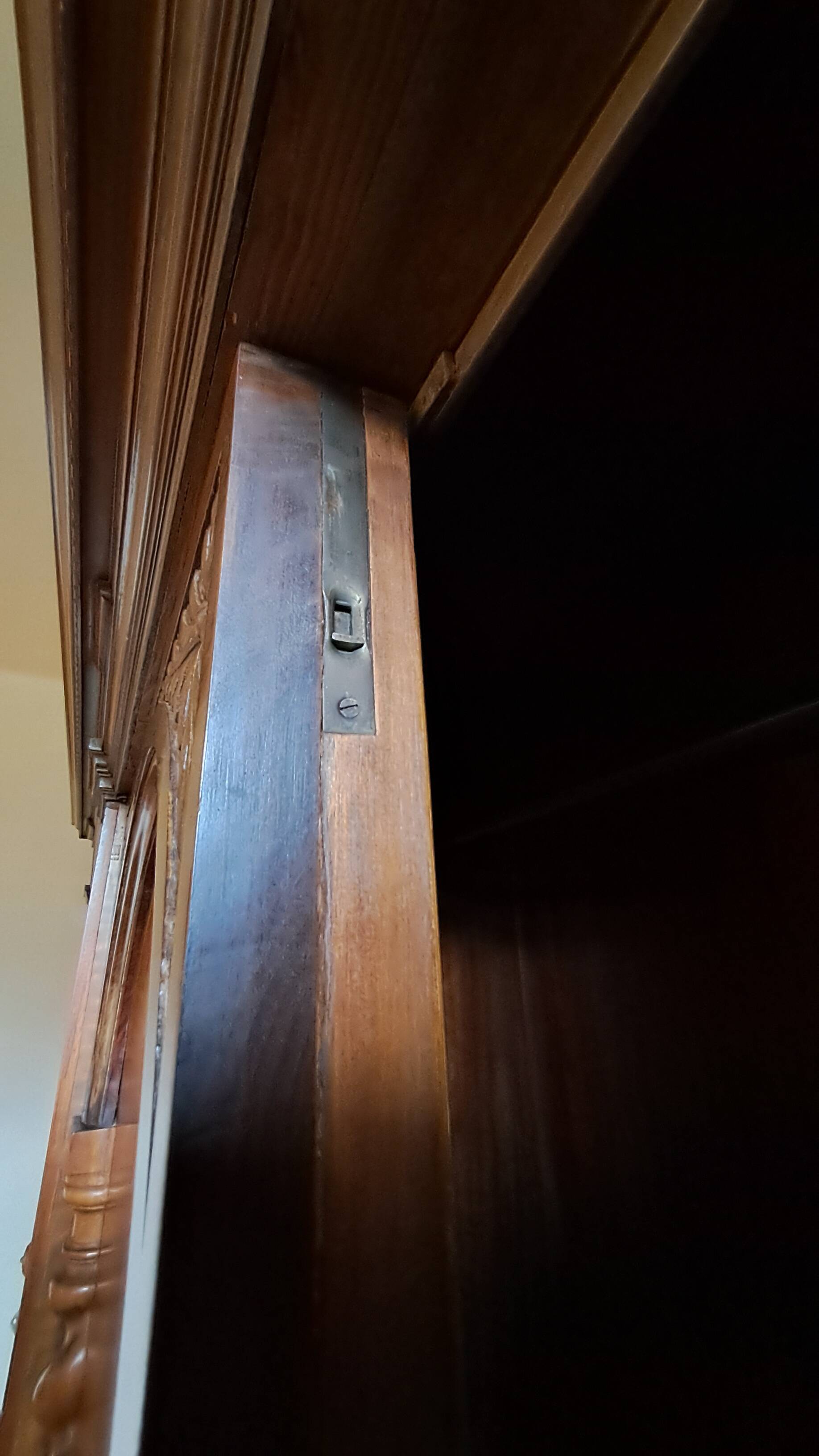 Wardrobe - neo-Renaissance in carved solid wood - possible lot sale