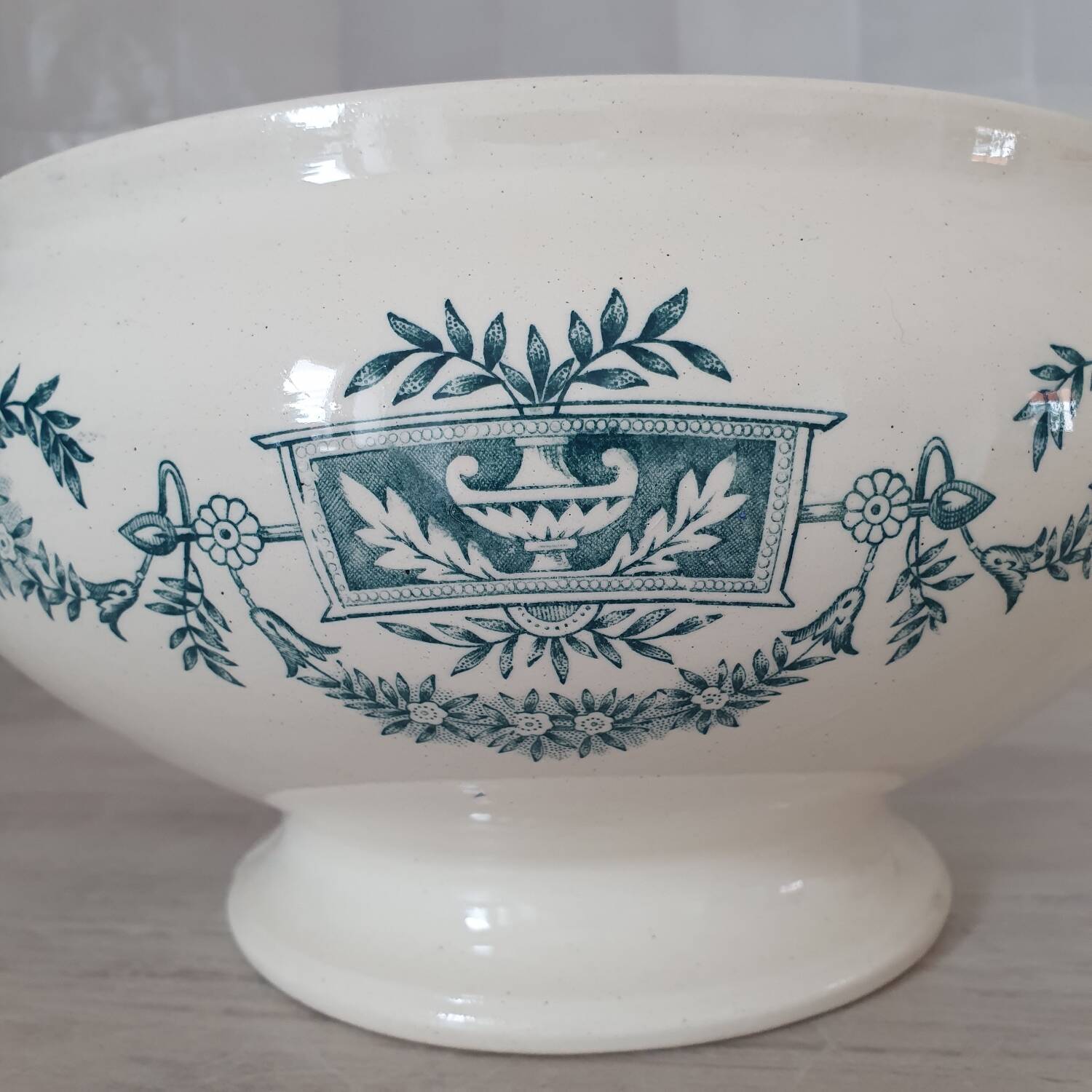 Longchamps Iron Earth Soup Tureen, Lutetia