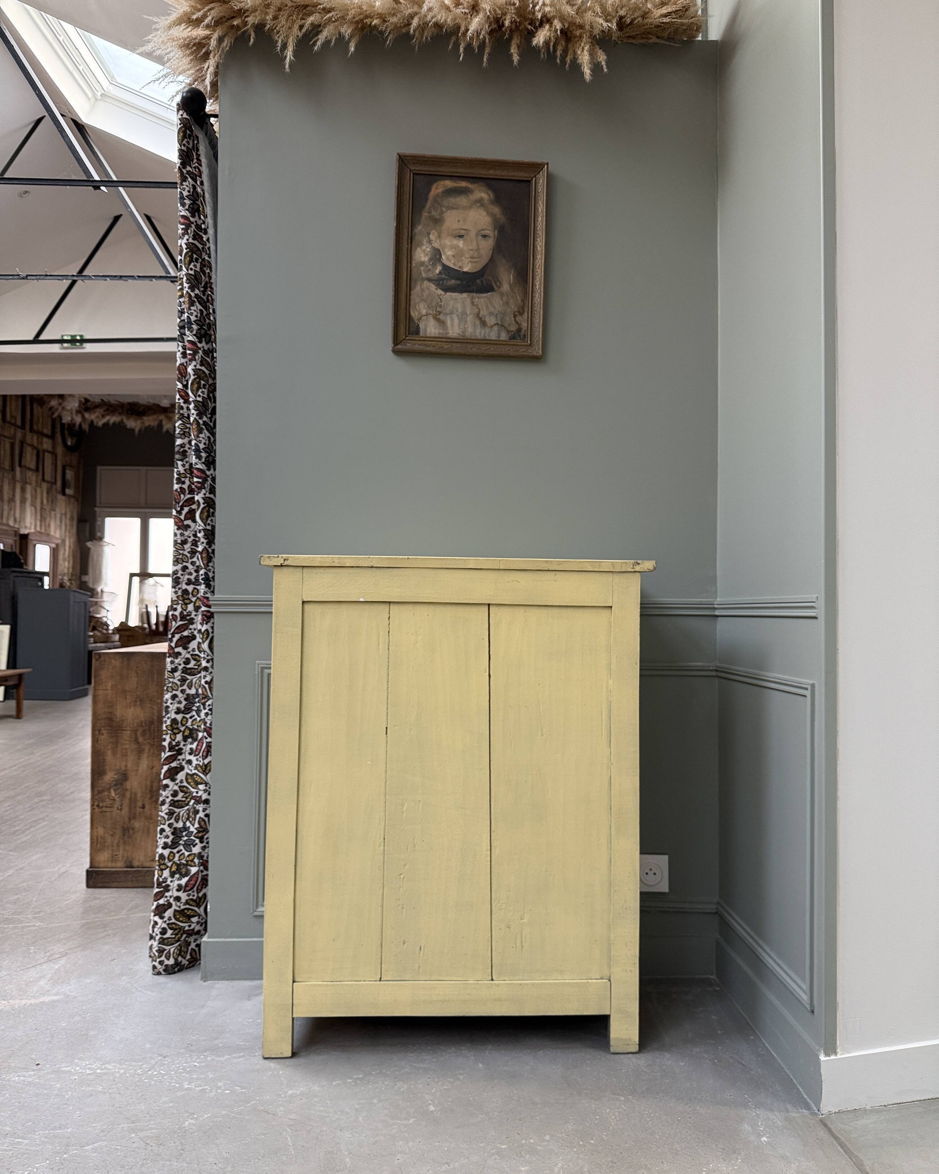 Yellow butter Parisian buffet