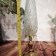Lampe ancienne sur pieds, globe tulipe en verre moulé