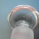 Carafe ancienne en verre soufflé et gravé