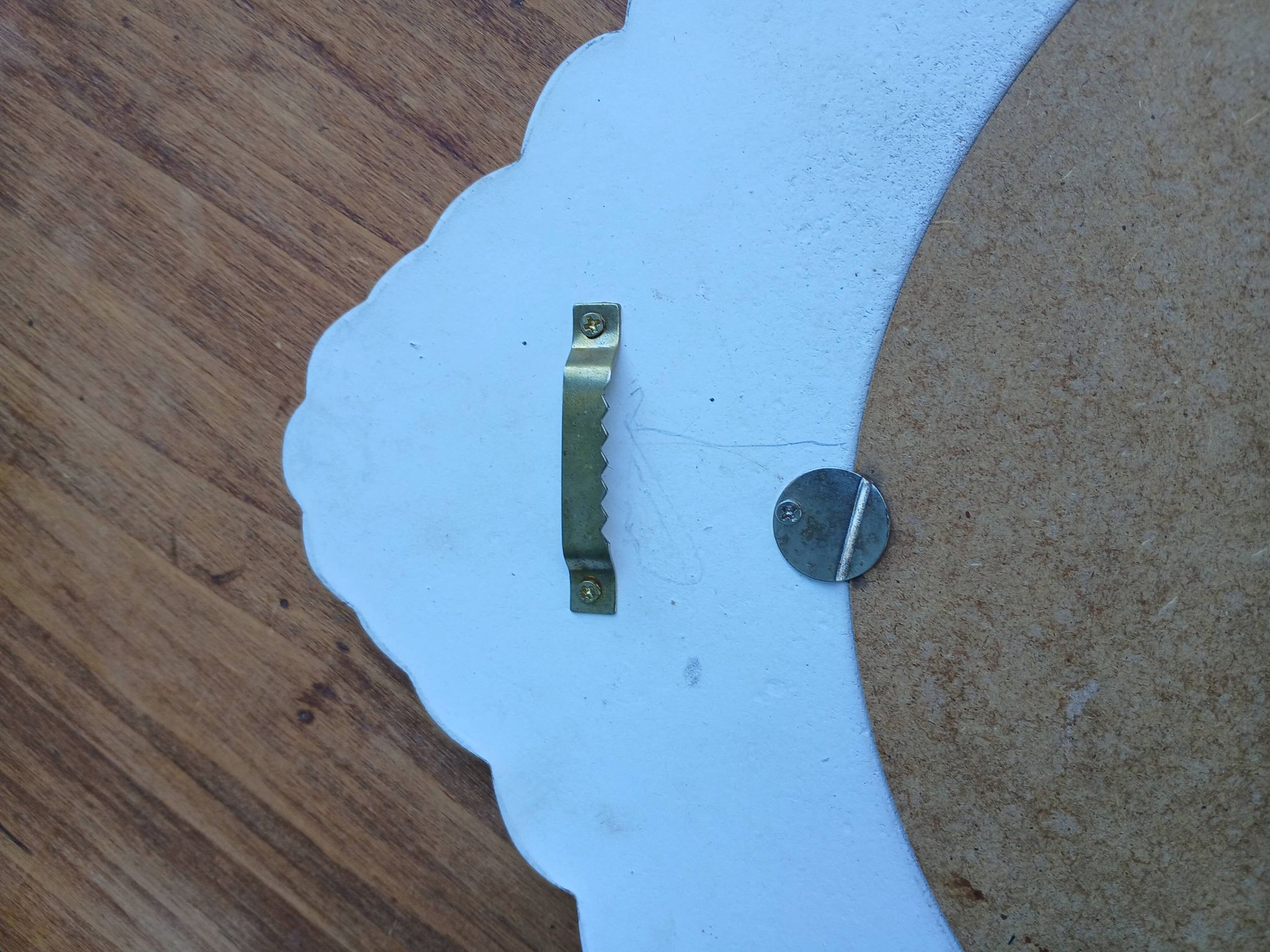 Miroir ovale avec cadre blanc 