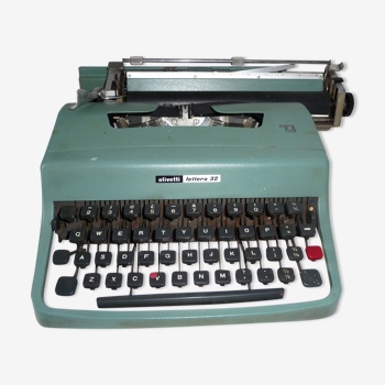 Machine à écrire olivetti  lettera 32