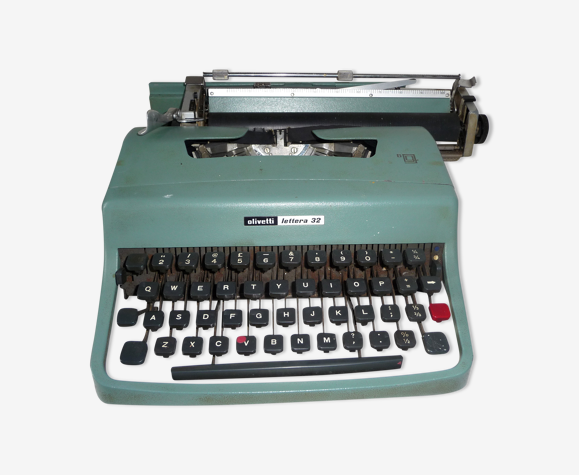 Machine à écrire olivetti lettera 32