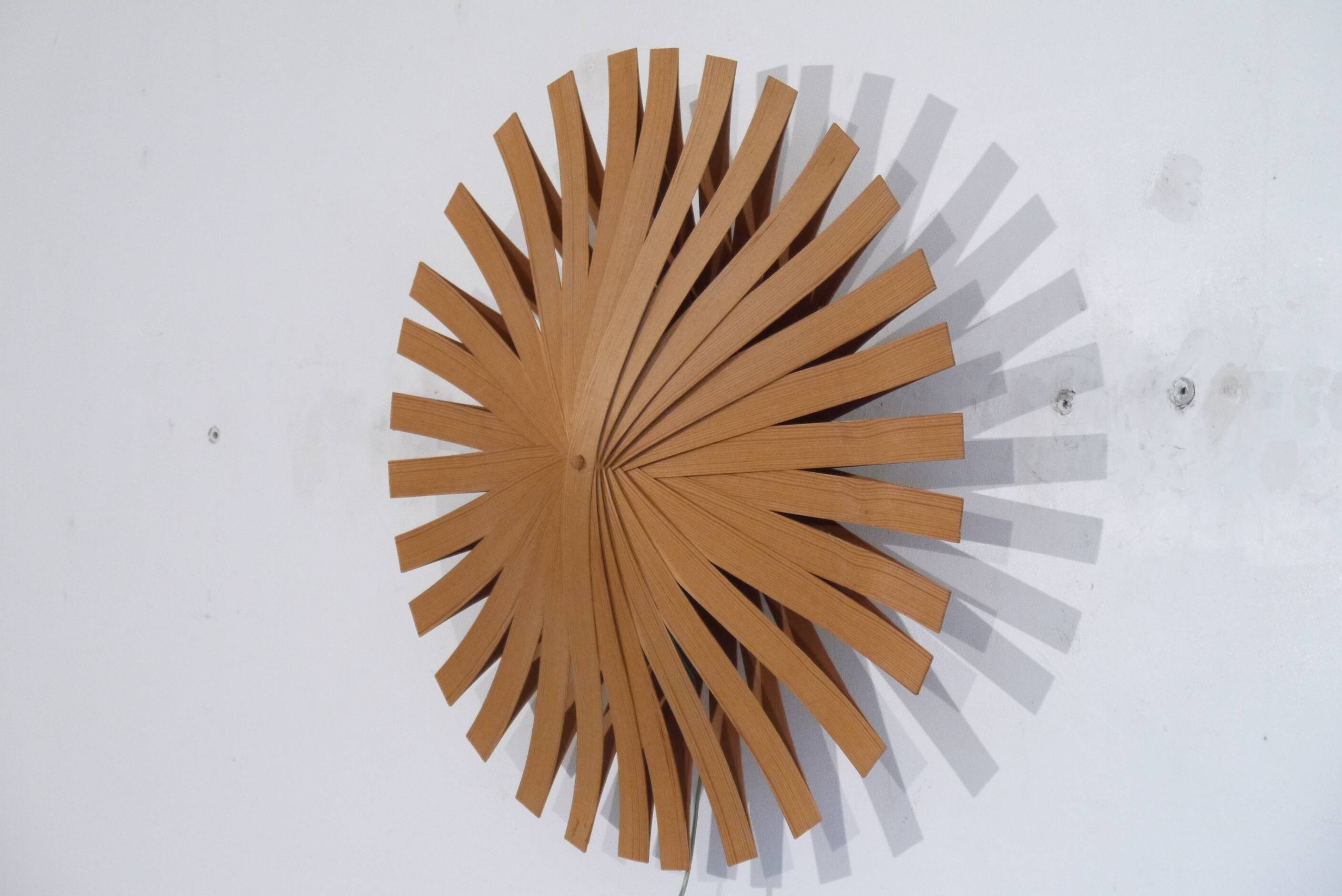Applique soleil en bois 1960