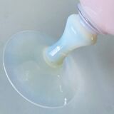 Vase en opaline rose