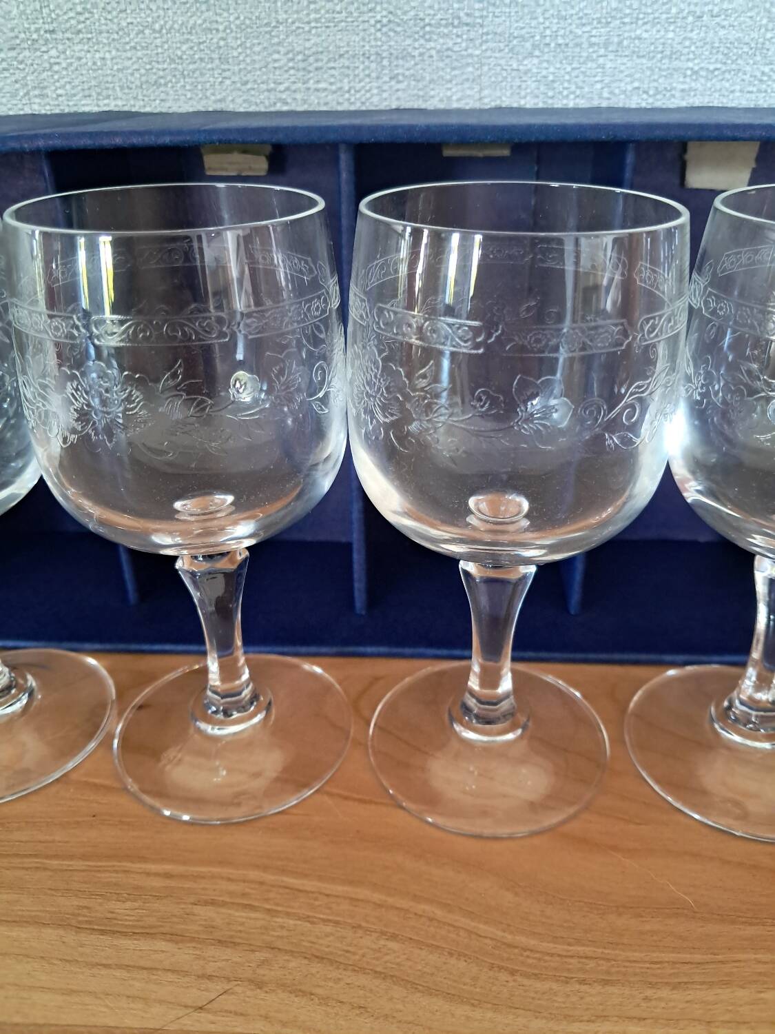6 crystal white wine glasses from Arques Matignon