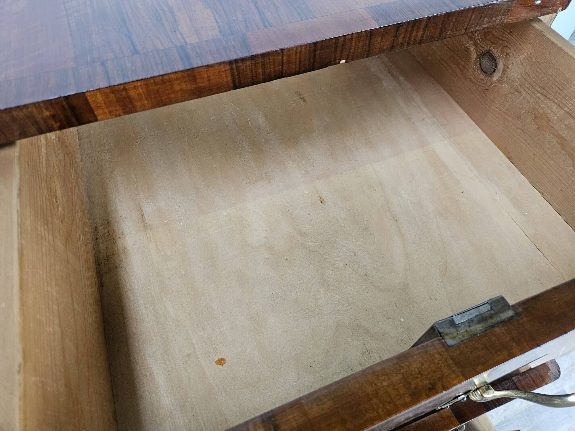 Commode en noyer Art Déco des années 1940 – 5 tiroirs