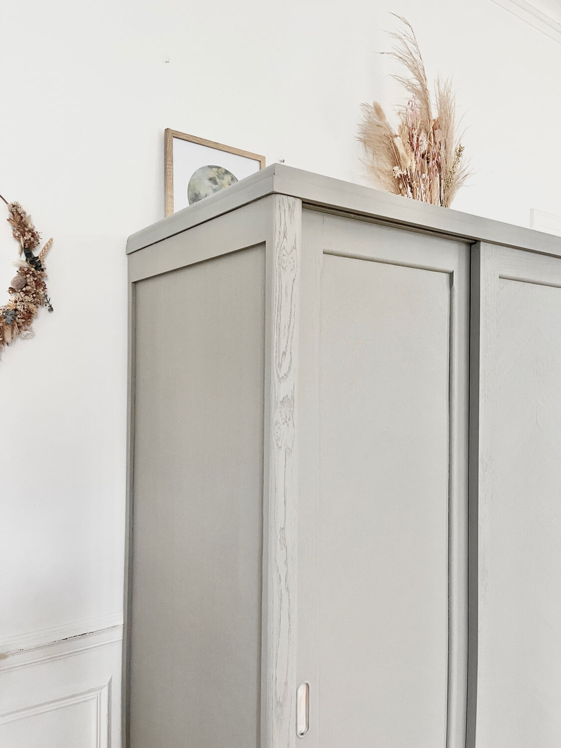 Sliding Parisian wardrobe