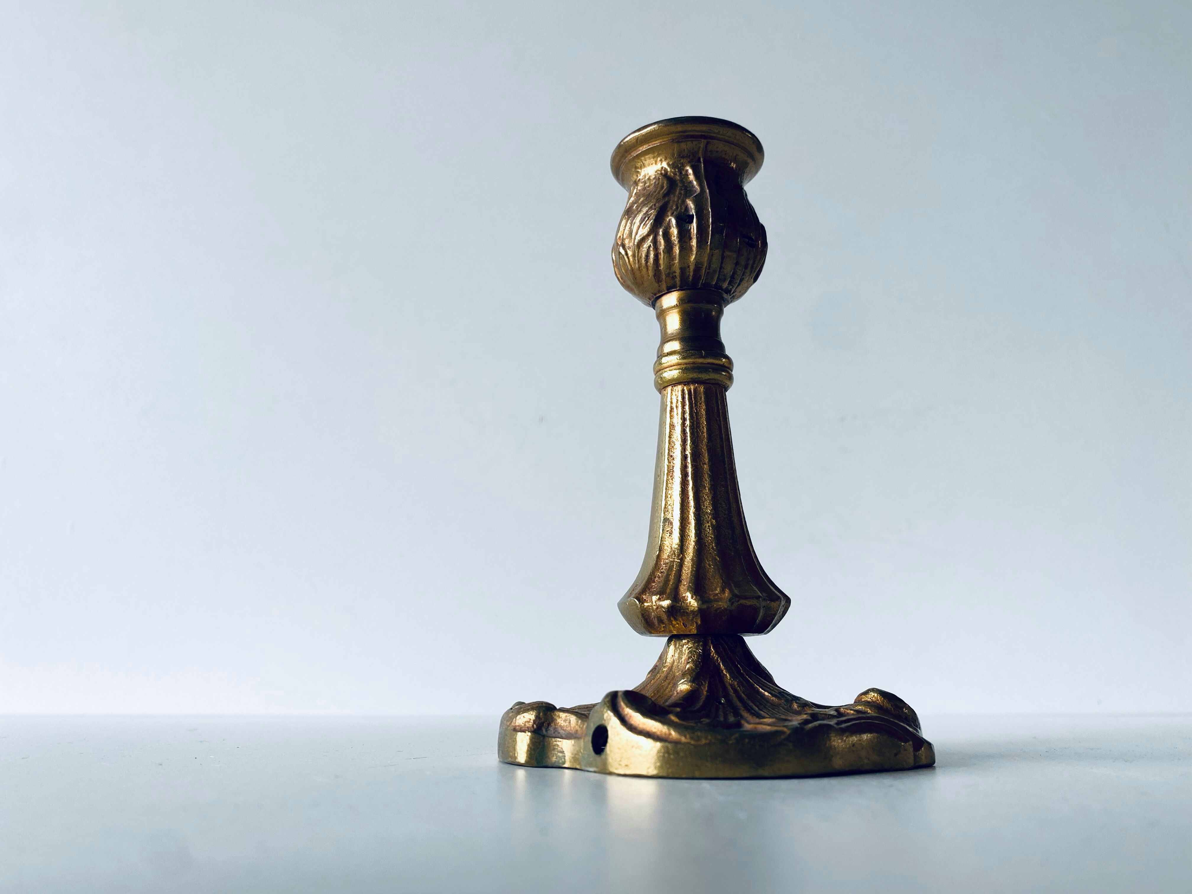 Bougeoir classique ancien en bronze doré