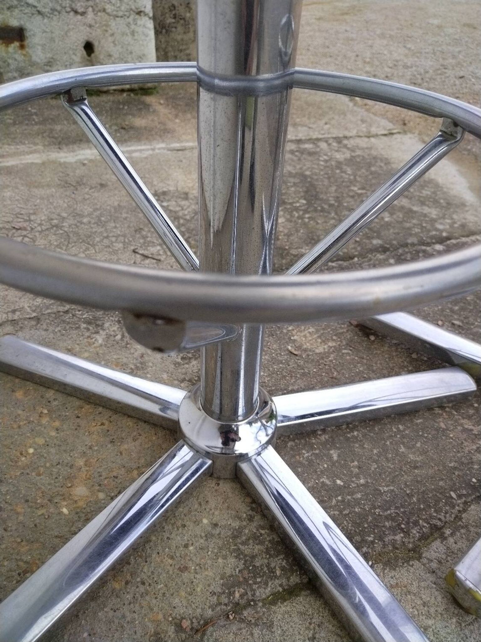 Bar stool design