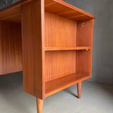 Desk 1970 - 3 drawers and tapered legs