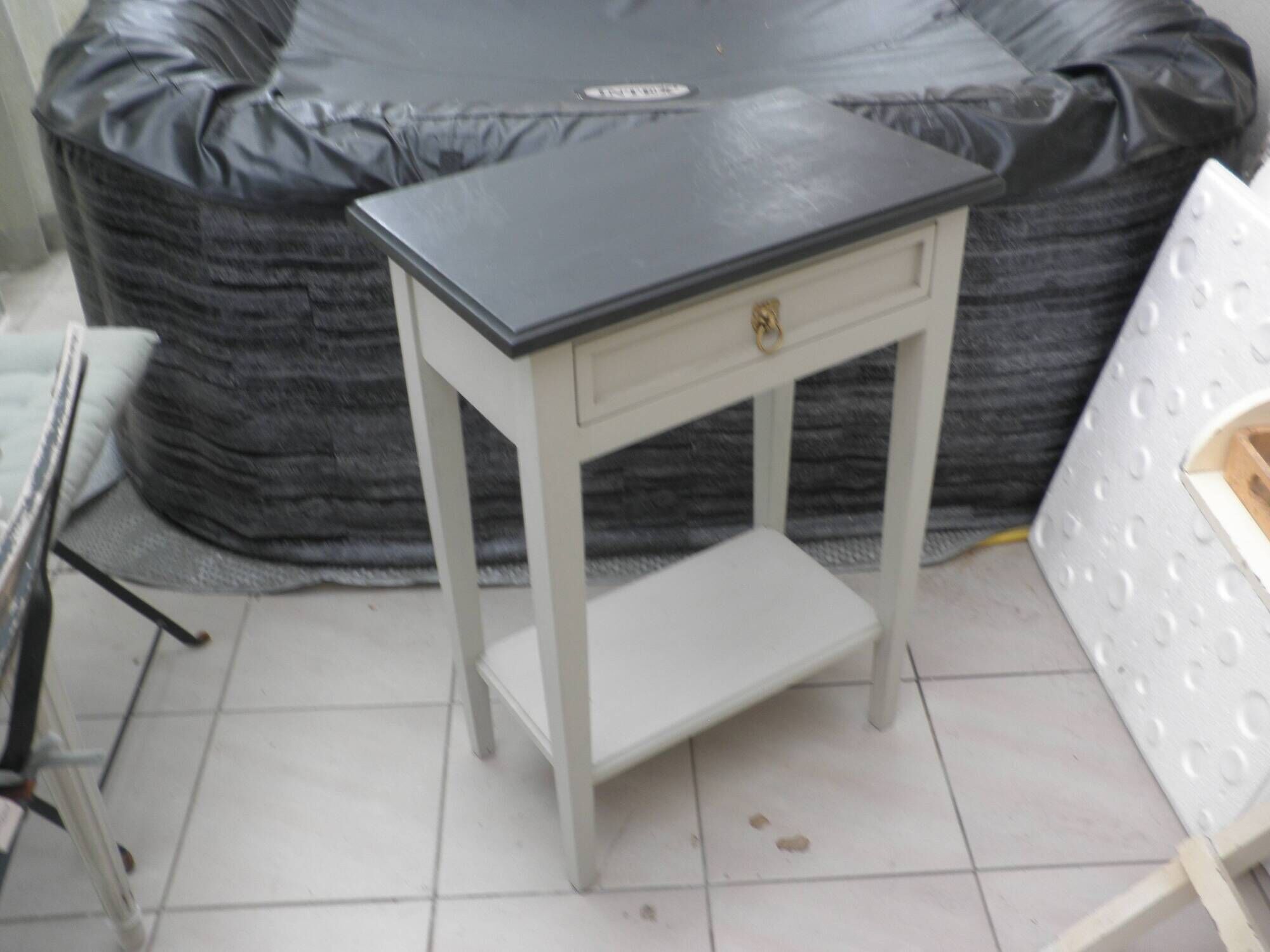Table d'appoint en bois peint