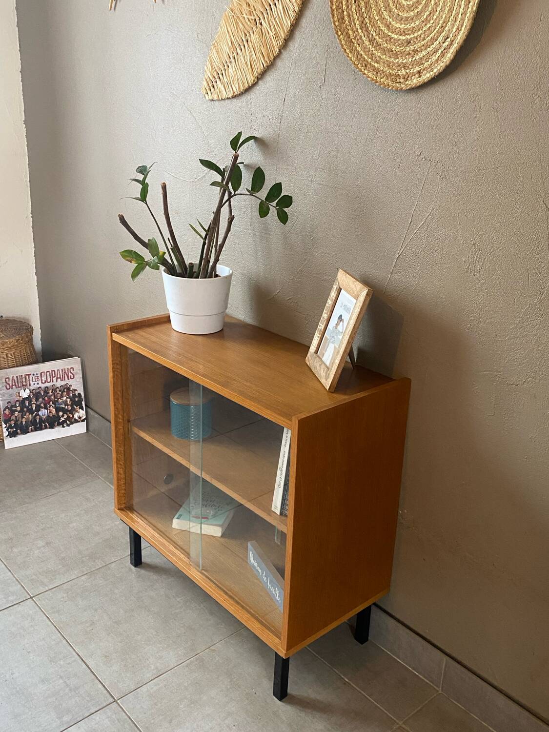 Vintage display cabinet (or TV cabinet)