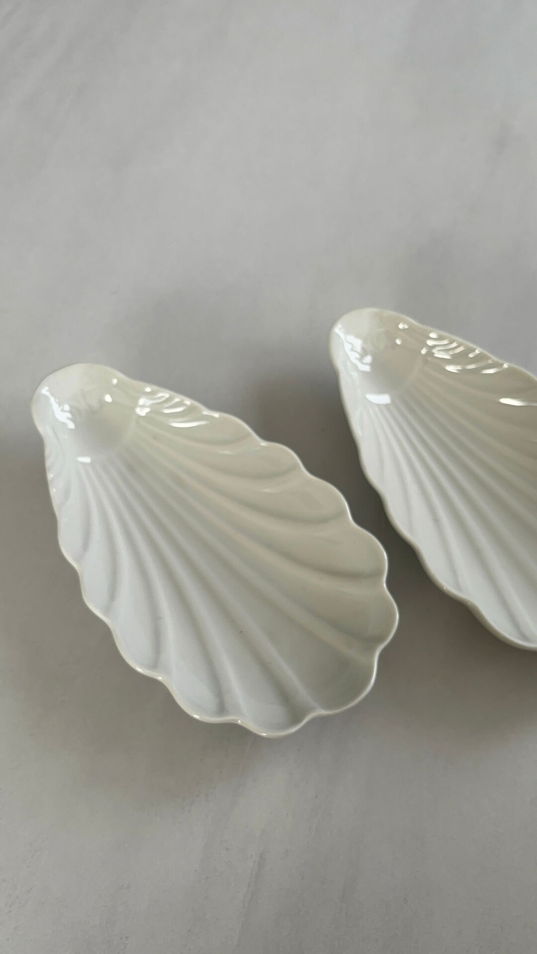 Set of 2 small Pillivuyt porcelain dishes – C-shaped bowls