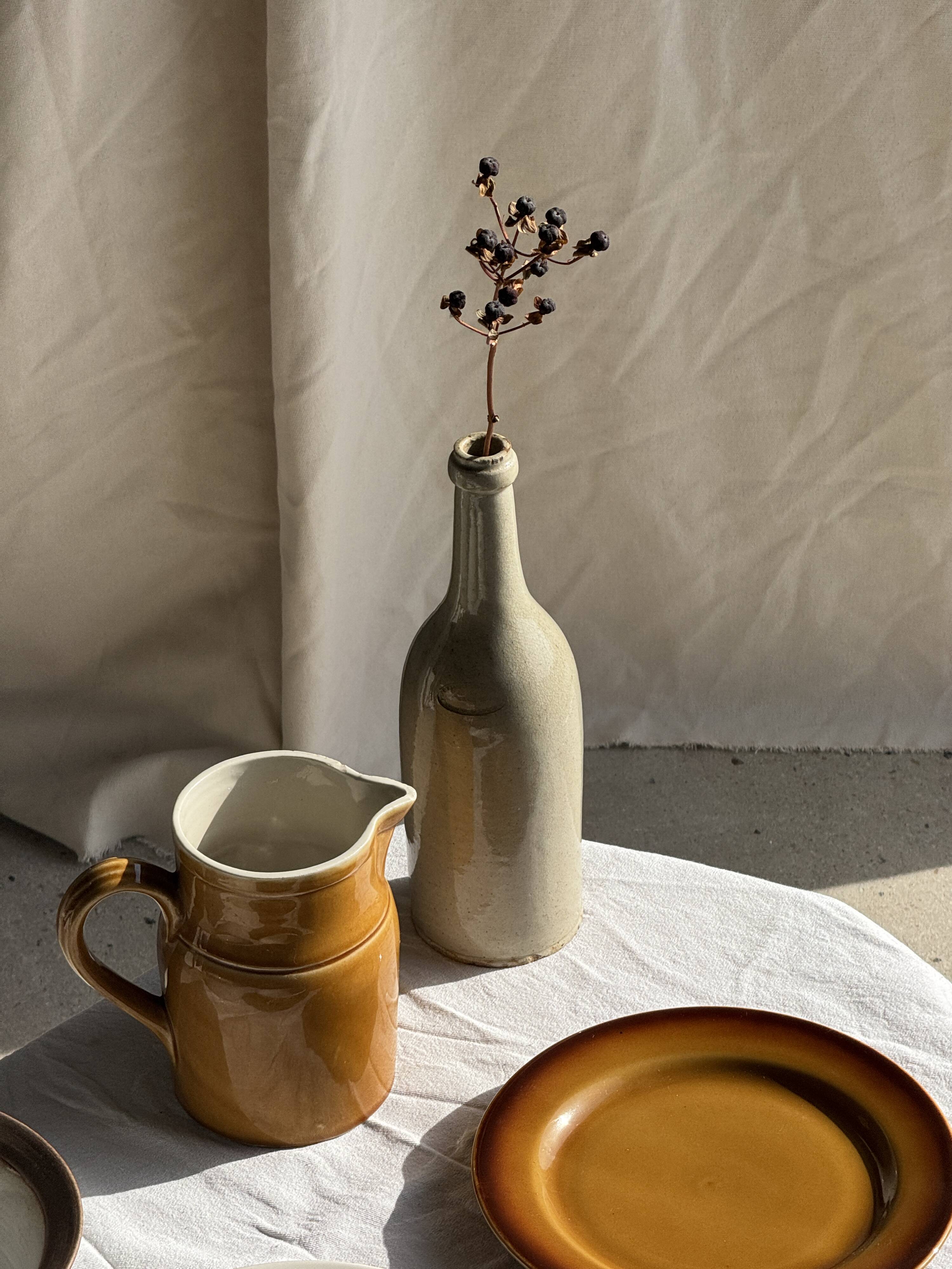 Bouteille vintage en grès beige moucheté H31