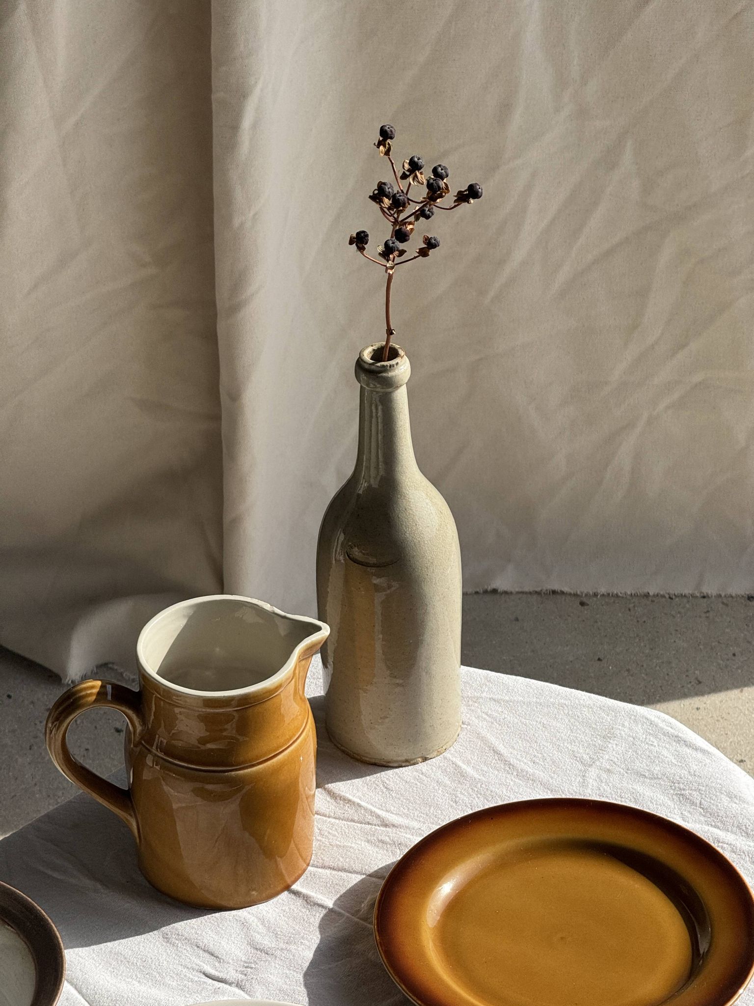 Bouteille vintage en grès beige moucheté H31