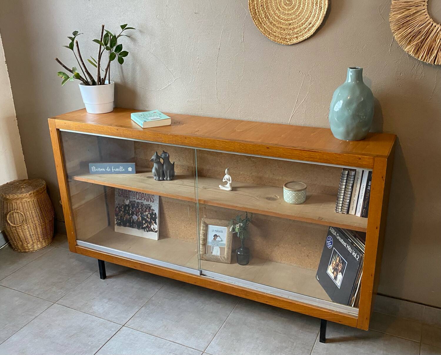 Vintage display cabinet / bookcase