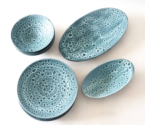 Service assiettes et plats fat lava bleu