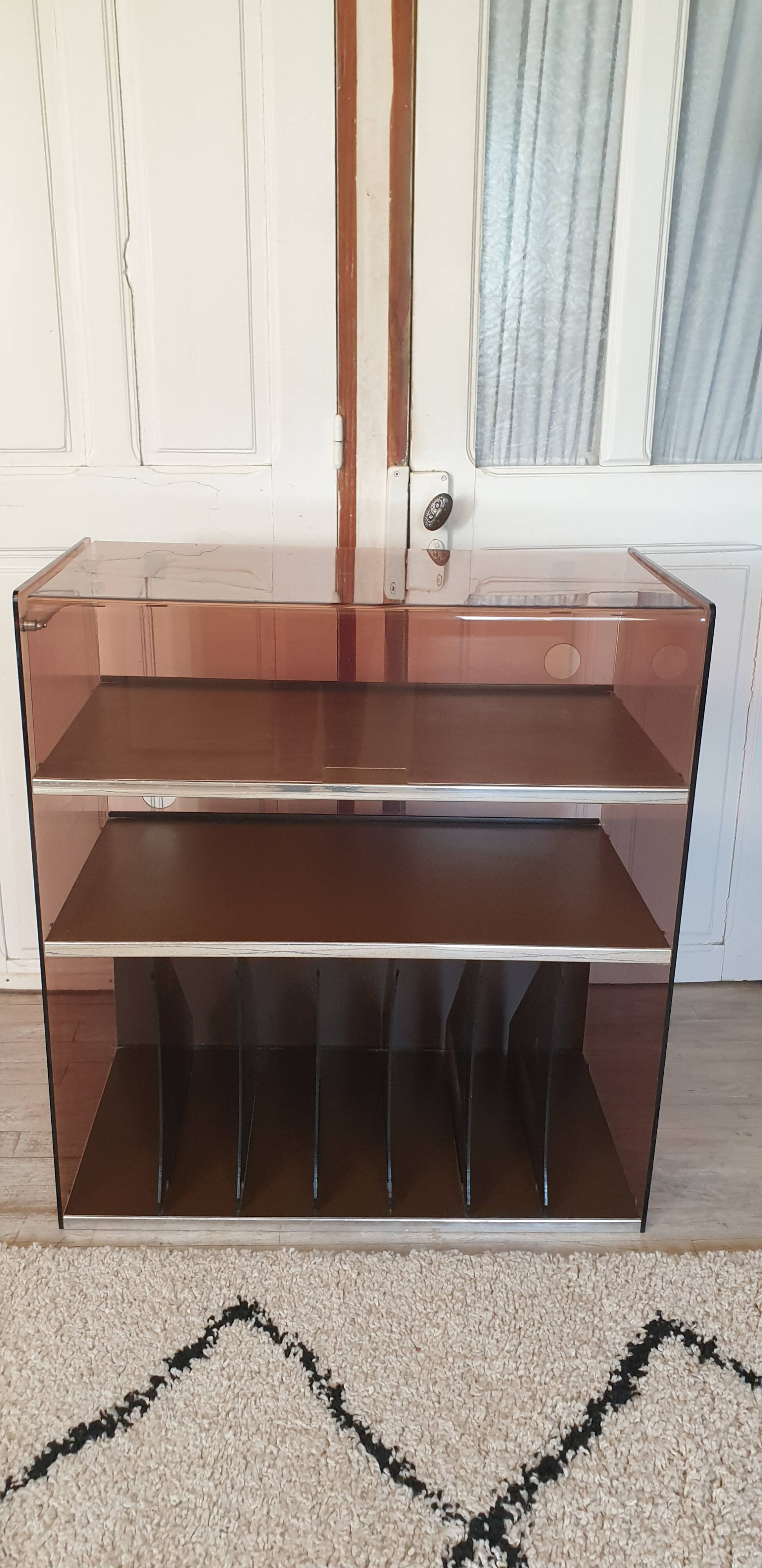 Meuble hifi stéréo en plexiglas